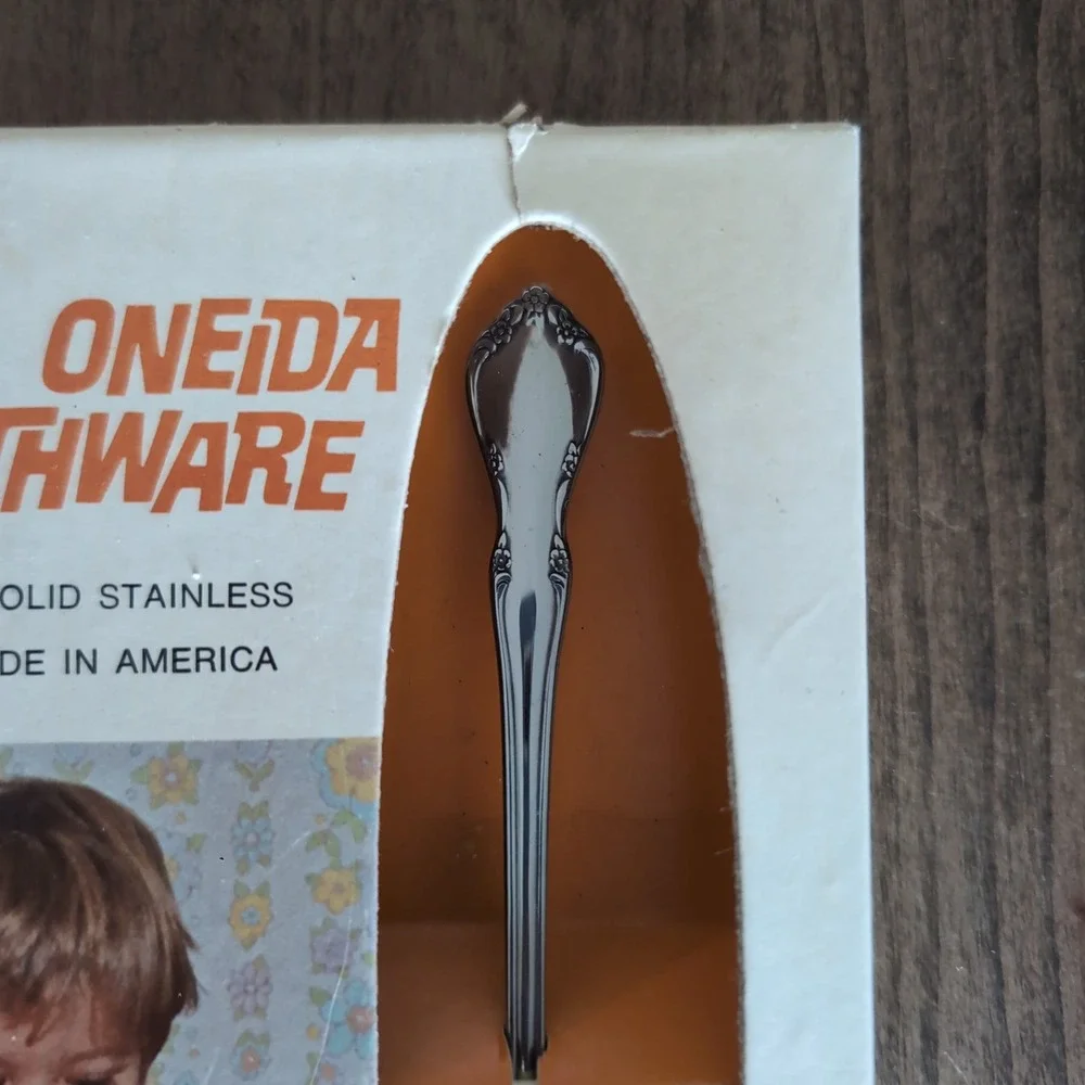 Vintage Oneida Feeding Spoon Youthware Silver Stainless Floral 9892 USA Flatware